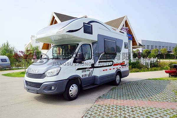 中意SZY5045XLJN2欧胜双拓展自动挡依维柯C型房车