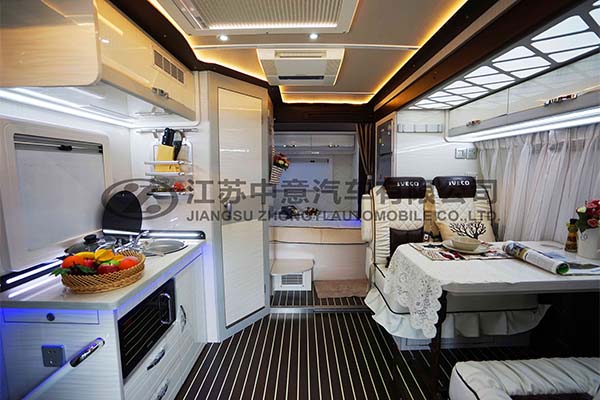 中意SZY5045XLJ进口自动挡双拓展依维柯C型房车