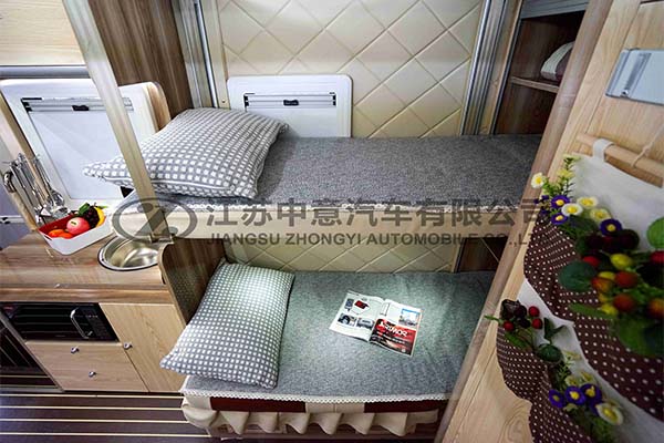 中意SZY5045XLJN2欧胜单拓展自动挡依维柯C型房车