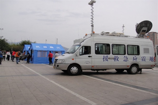 应急救援指挥车